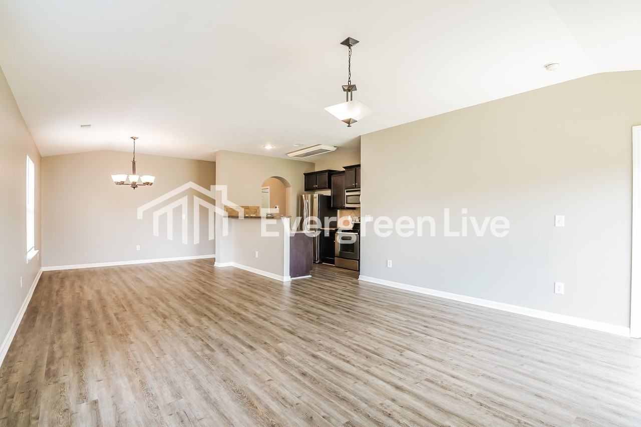 12602 Downing Dr - Photo 4 of 15
