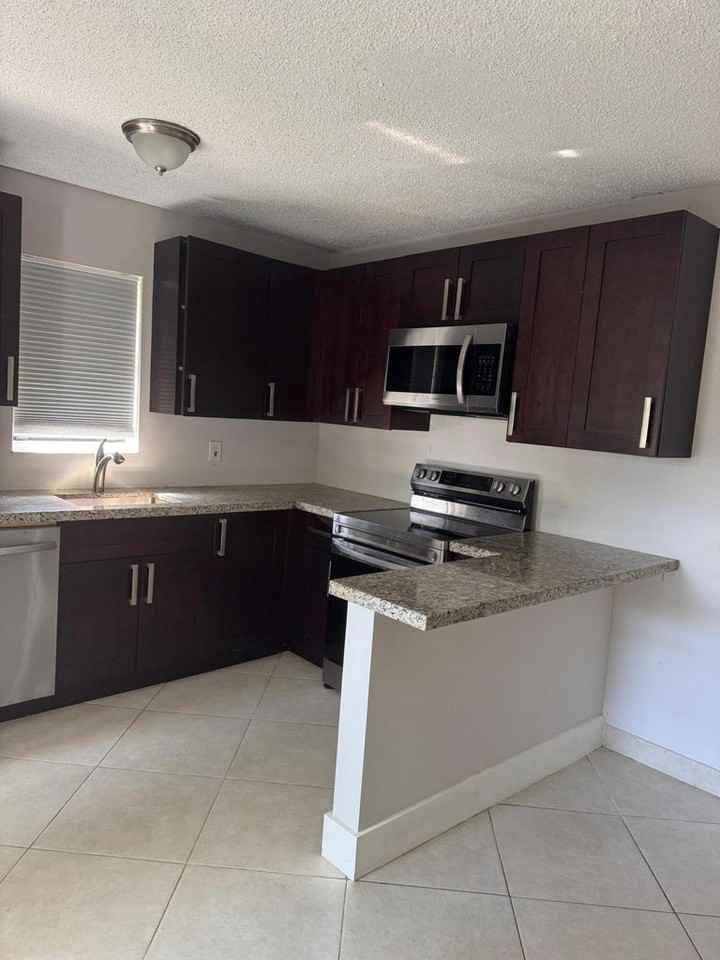 2010 Southwest 29th Court - Photo 3 of 6