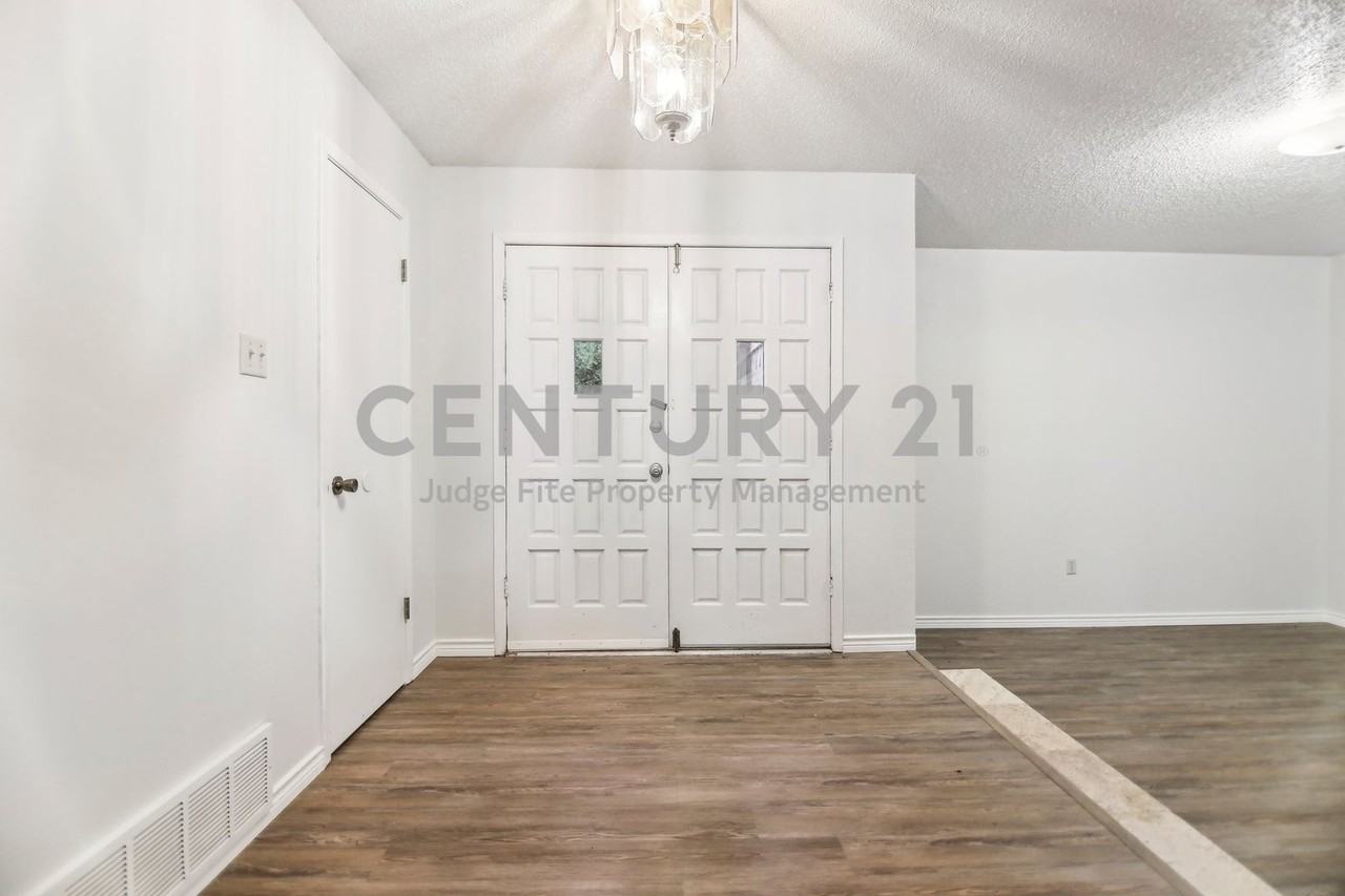 711 Vail Dr - Photo 2 of 22