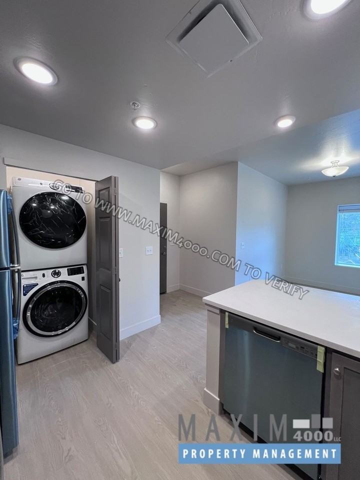 1030 GRAND AVENUE - Photo 4 of 11