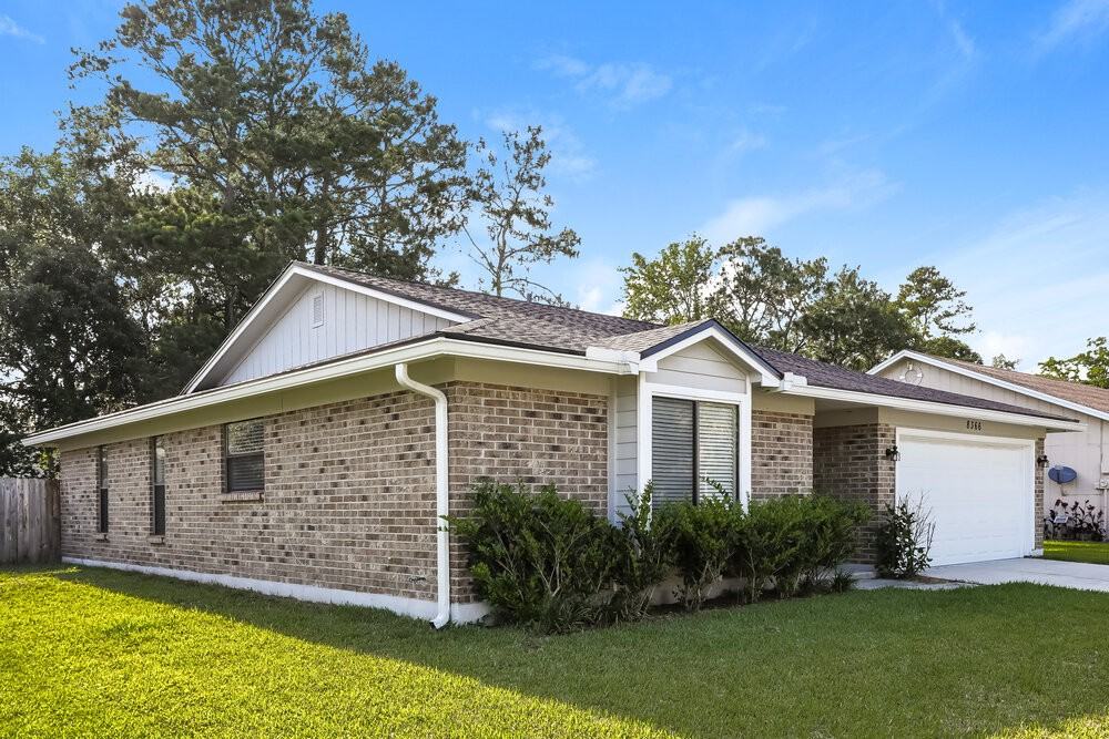 8366 Knotts Landing Dr E - Photo 3 of 16