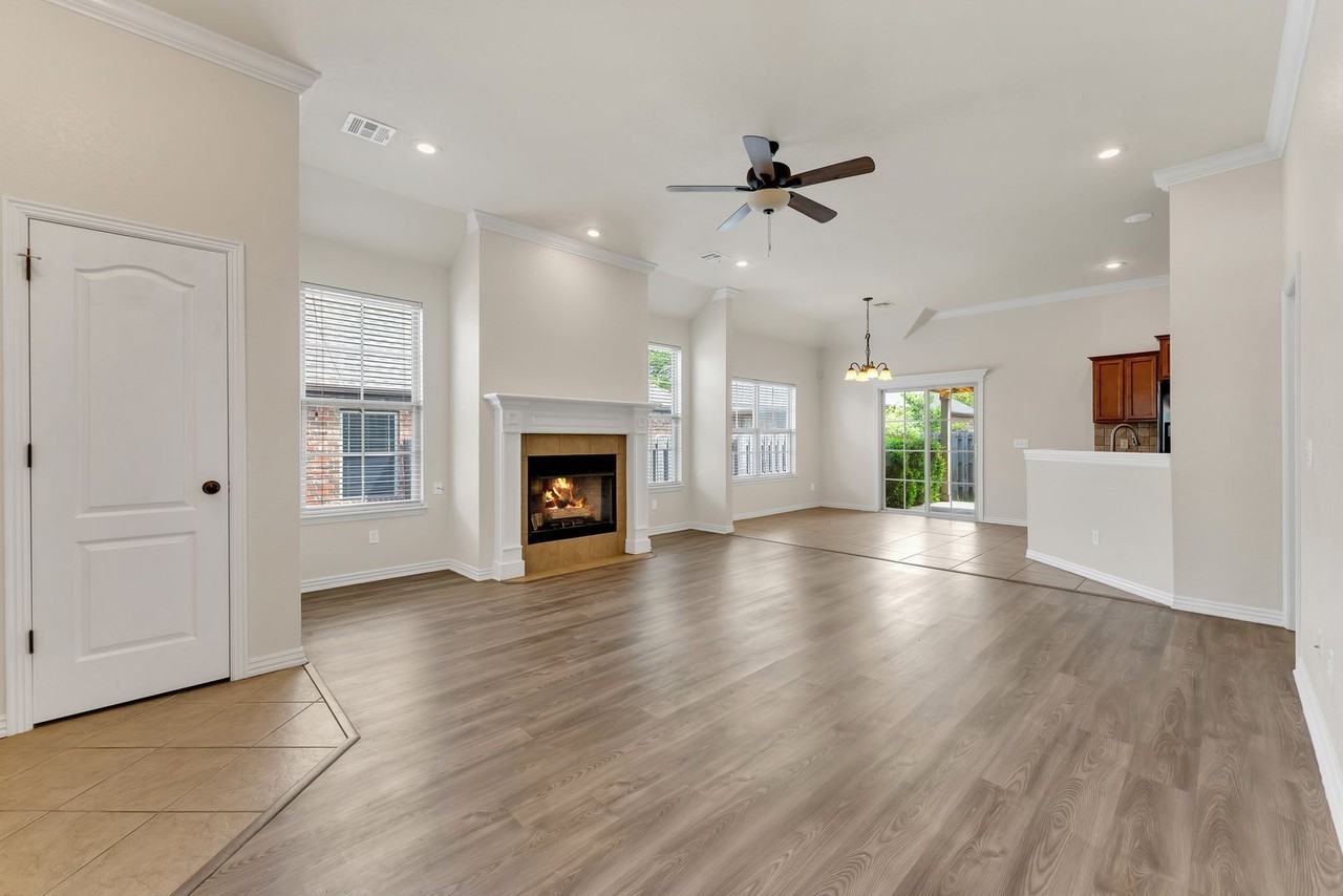 2636 N Sierra Ave - Photo 2 of 23