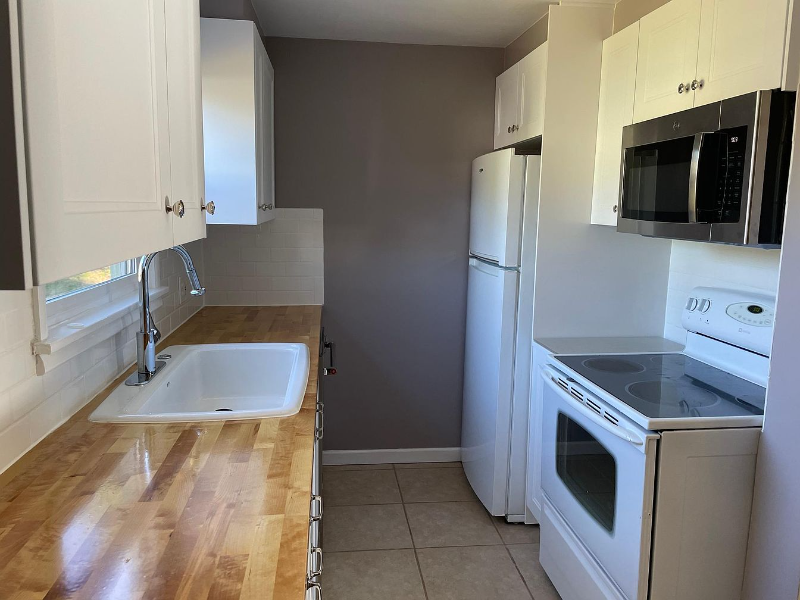 7907 32nd Ave Sw - Photo 3 of 4