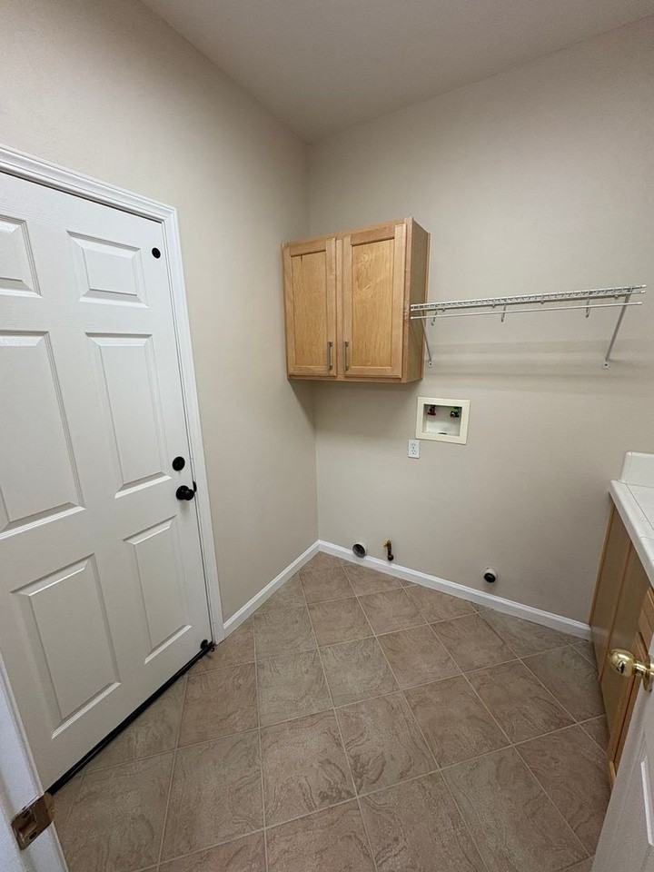 4911 W Elkhorn Ave - Photo 4 of 50