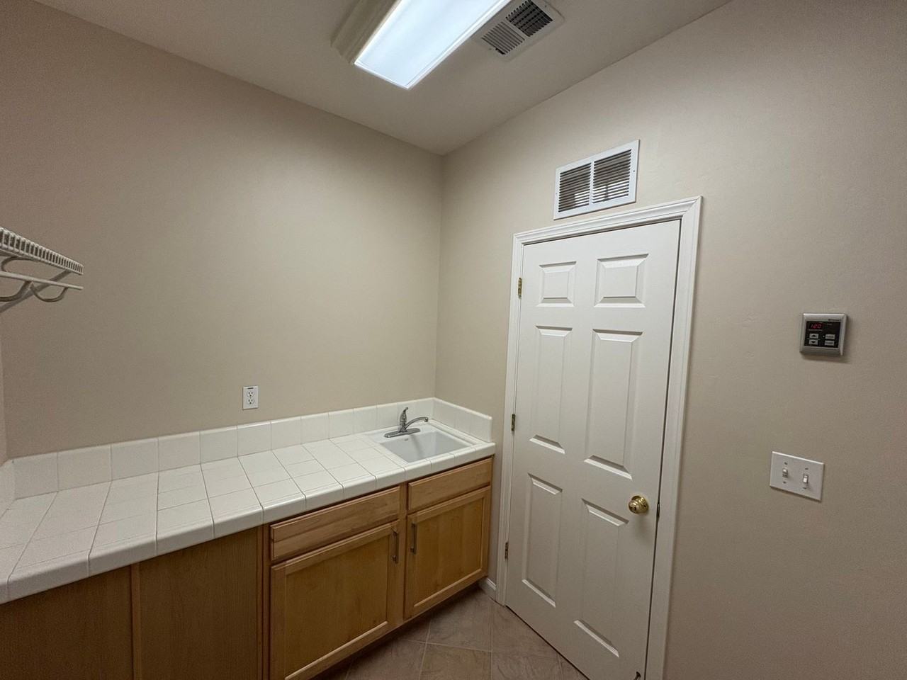 4911 W Elkhorn Ave - Photo 5 of 50