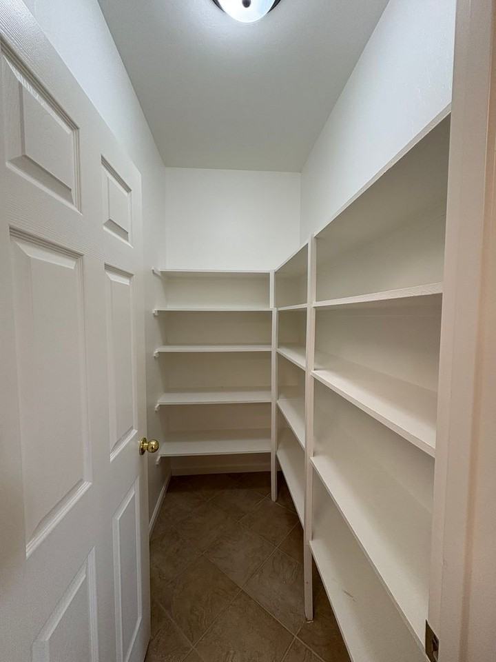 4911 W Elkhorn Ave - Photo 6 of 50