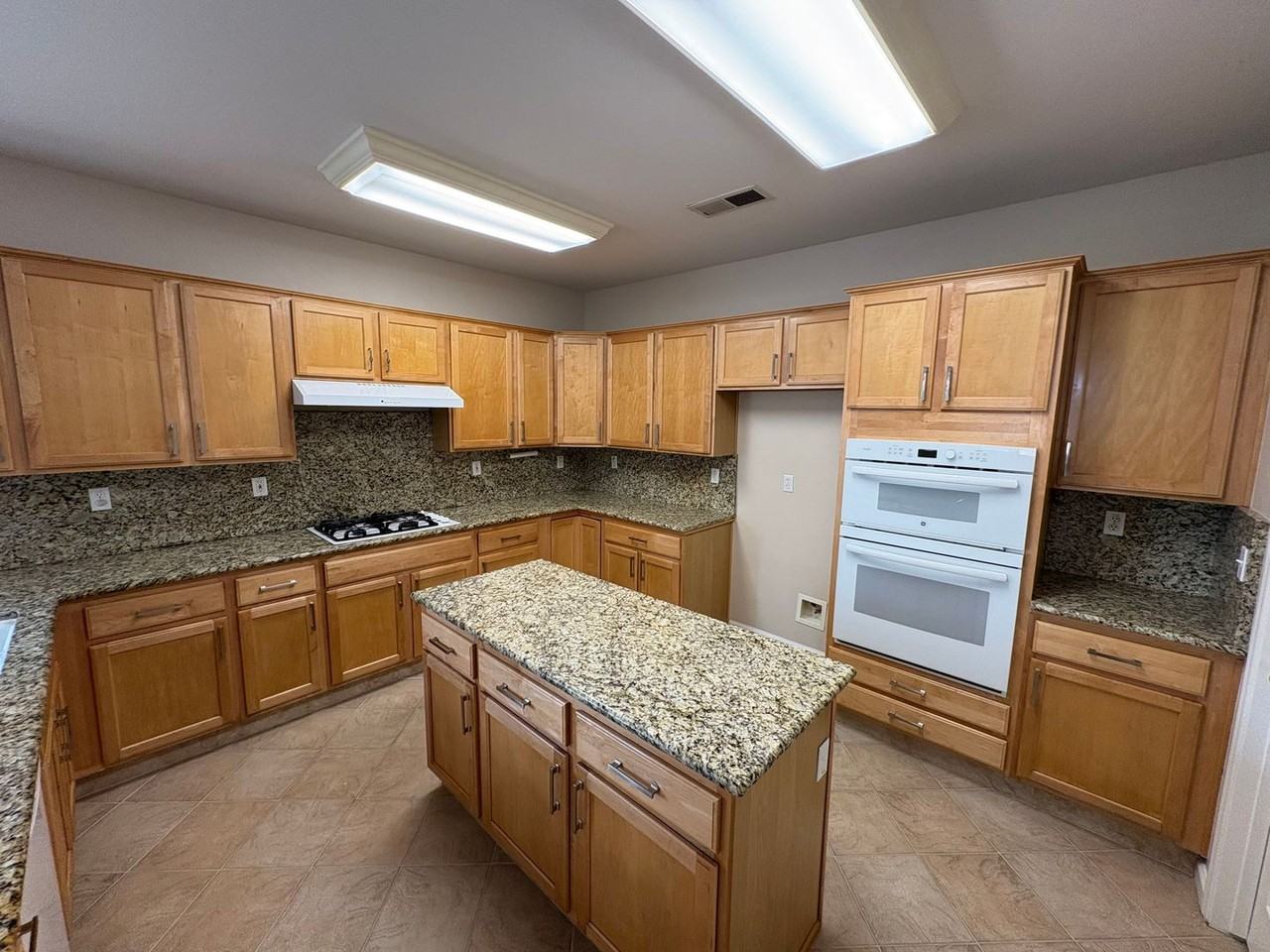 4911 W Elkhorn Ave - Photo 7 of 50