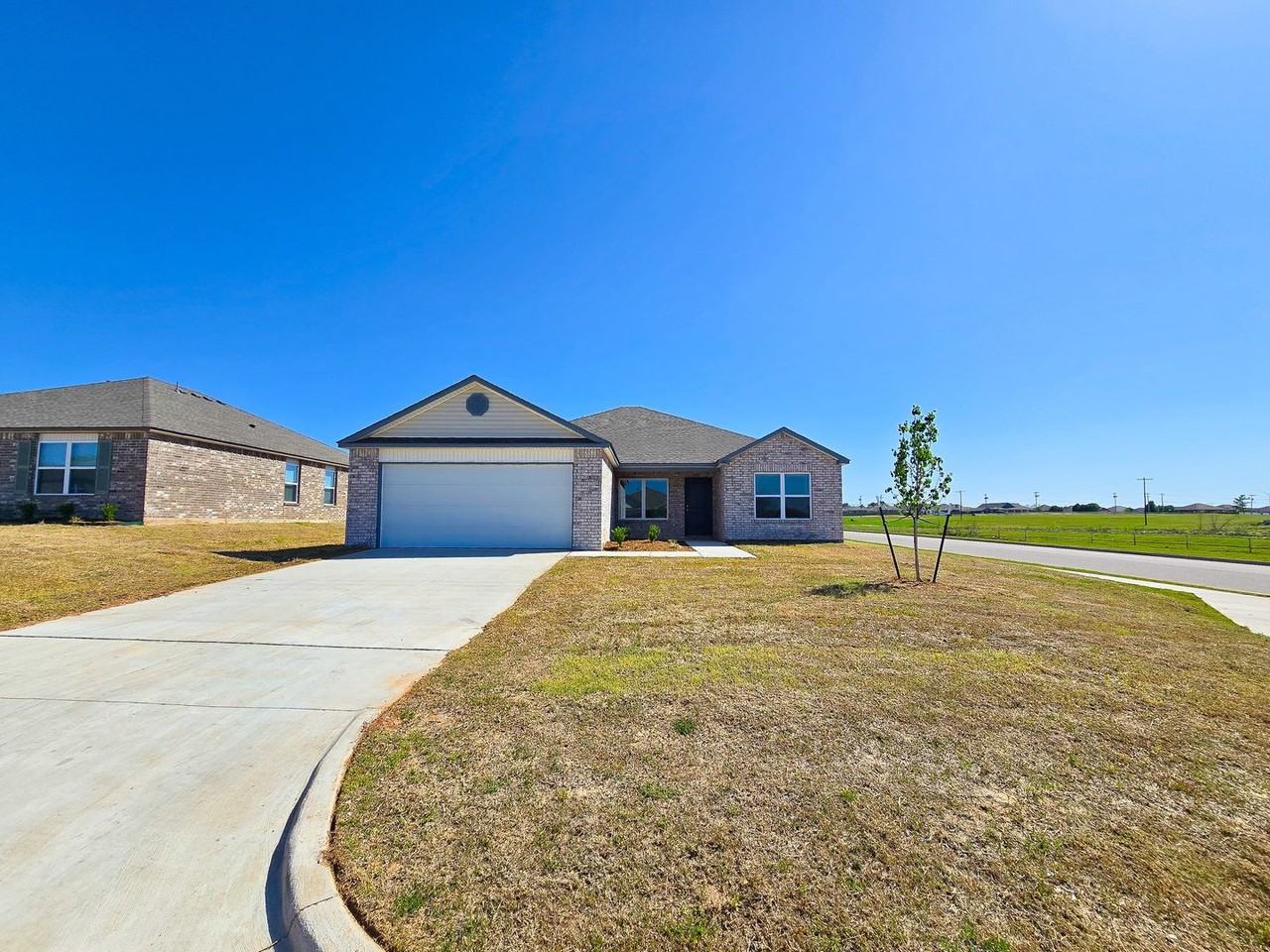 1401 1401 Claire Court - Photo 2 of 46