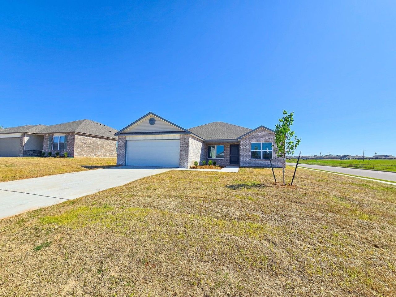 1401 1401 Claire Court - Photo 3 of 46