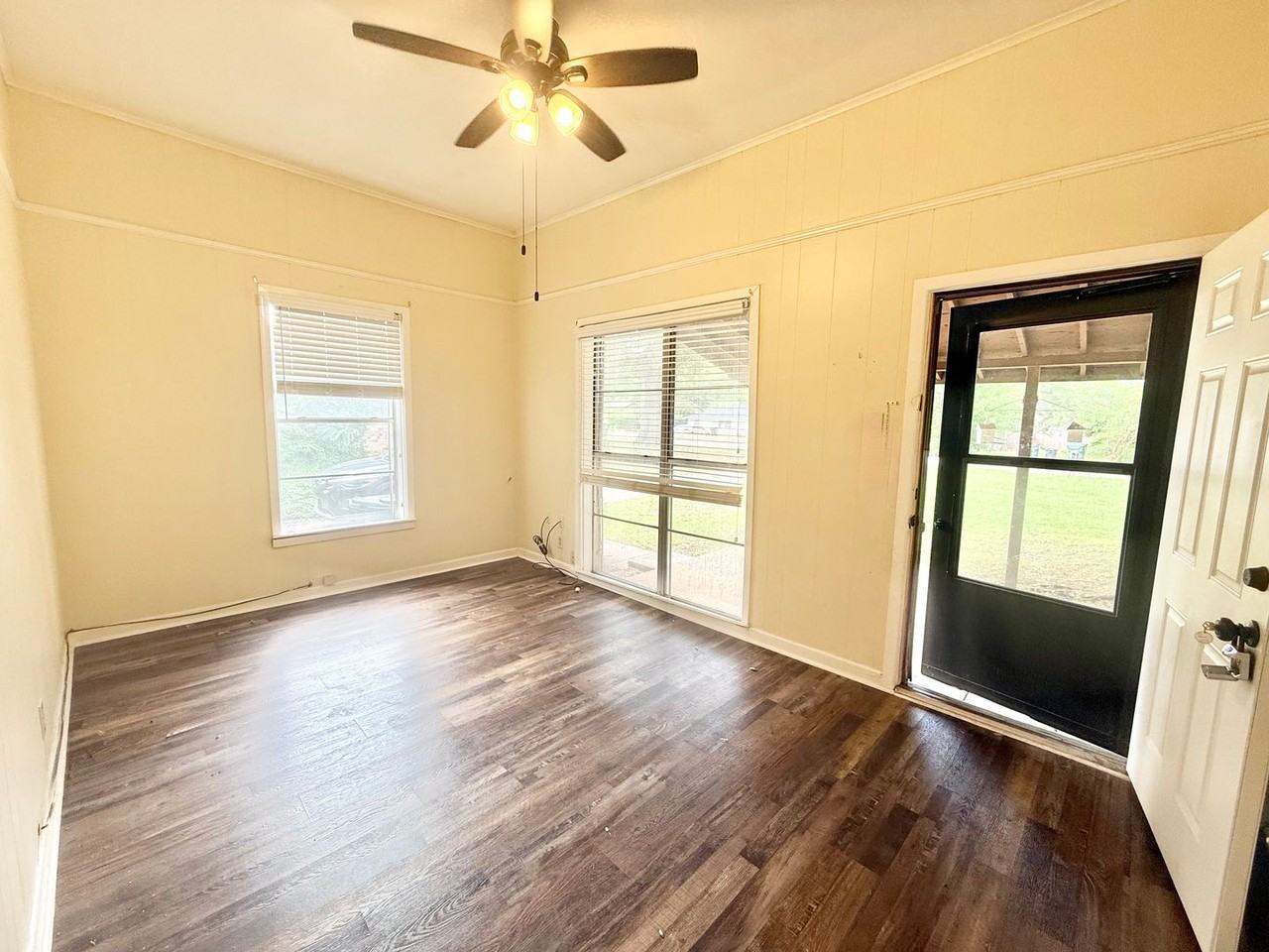 2319 Hunter St - Photo 2 of 19