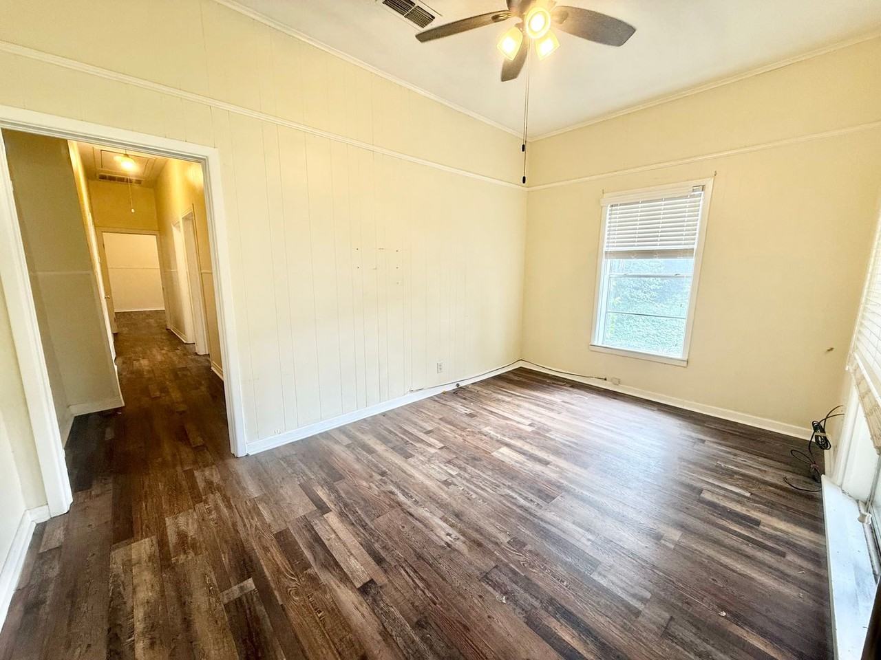 2319 Hunter St - Photo 3 of 19