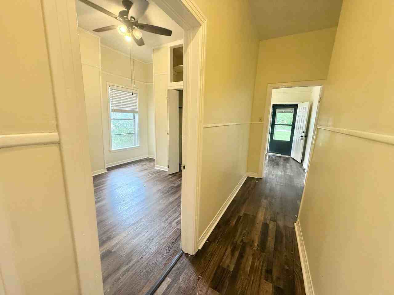 2319 Hunter St - Photo 4 of 19