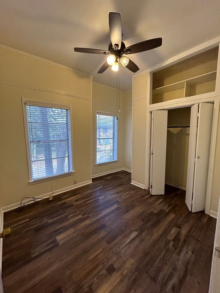 2319 Hunter St - Photo 5 of 19