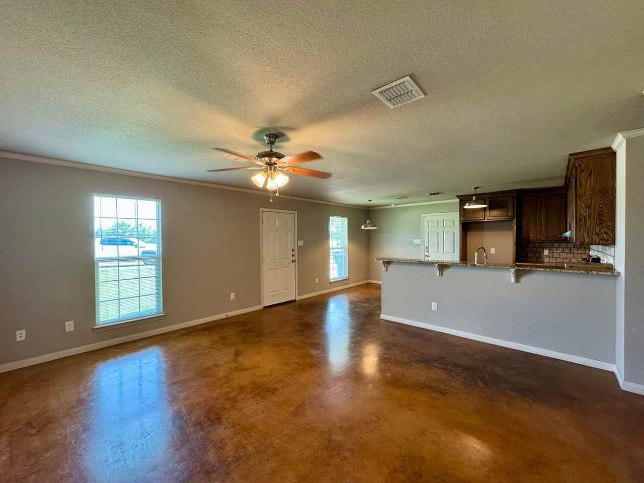 6921 N River Xing - Photo 2 of 10