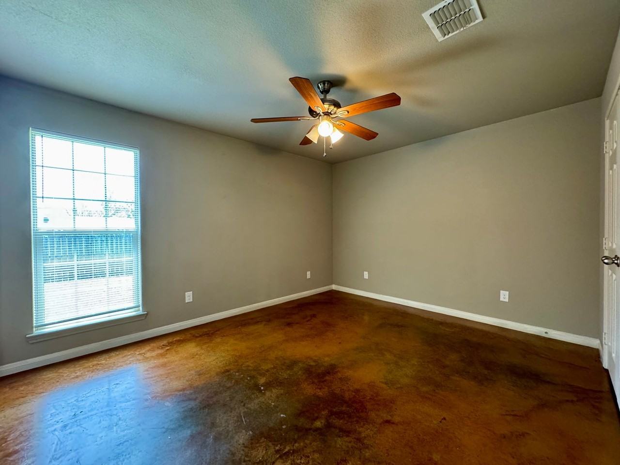 6921 N River Xing - Photo 6 of 10