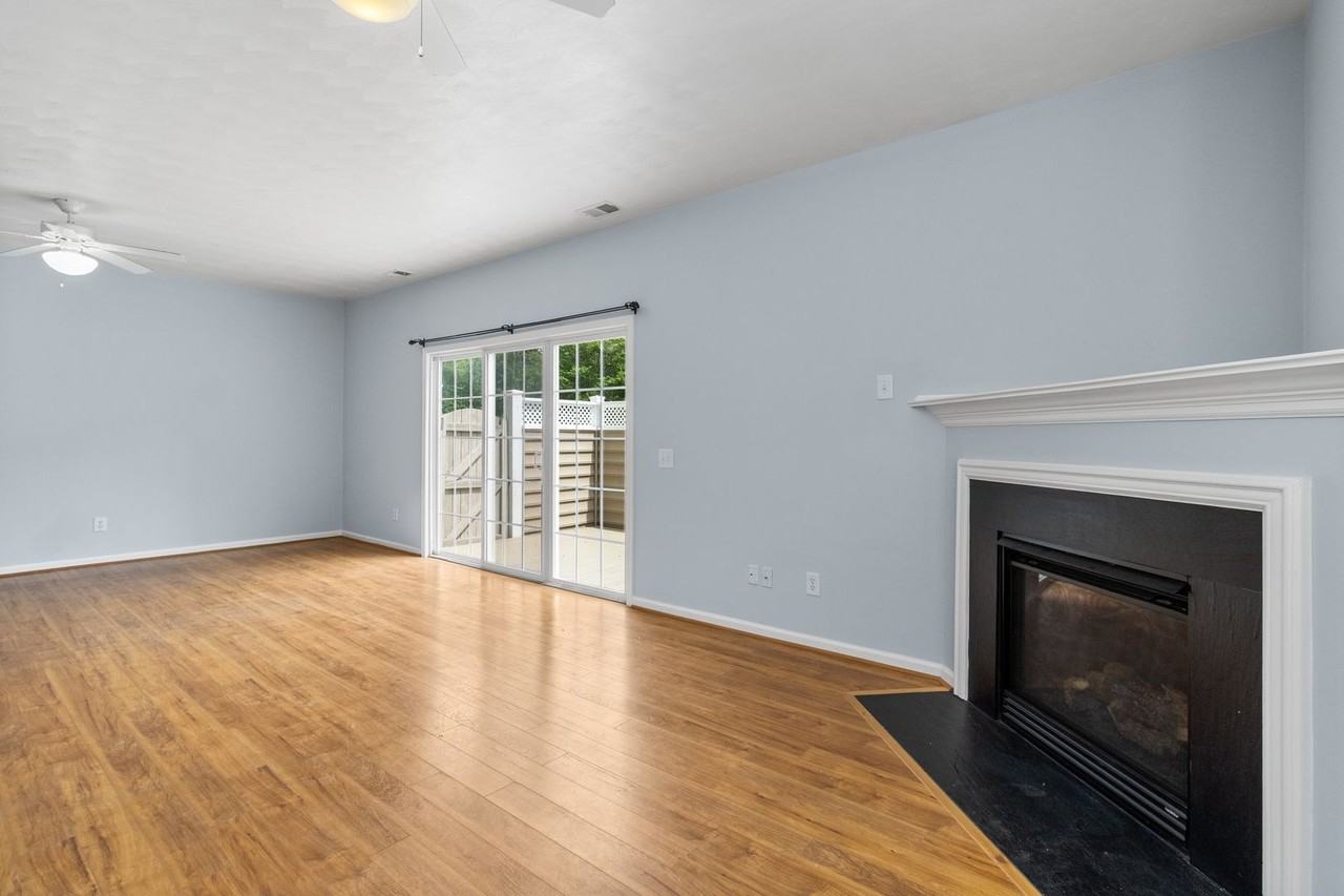 104 Ellis Dr - Photo 3 of 35