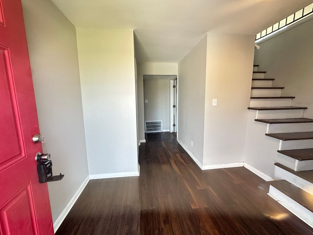 622 Willow Springs Dr - Photo 2 of 16