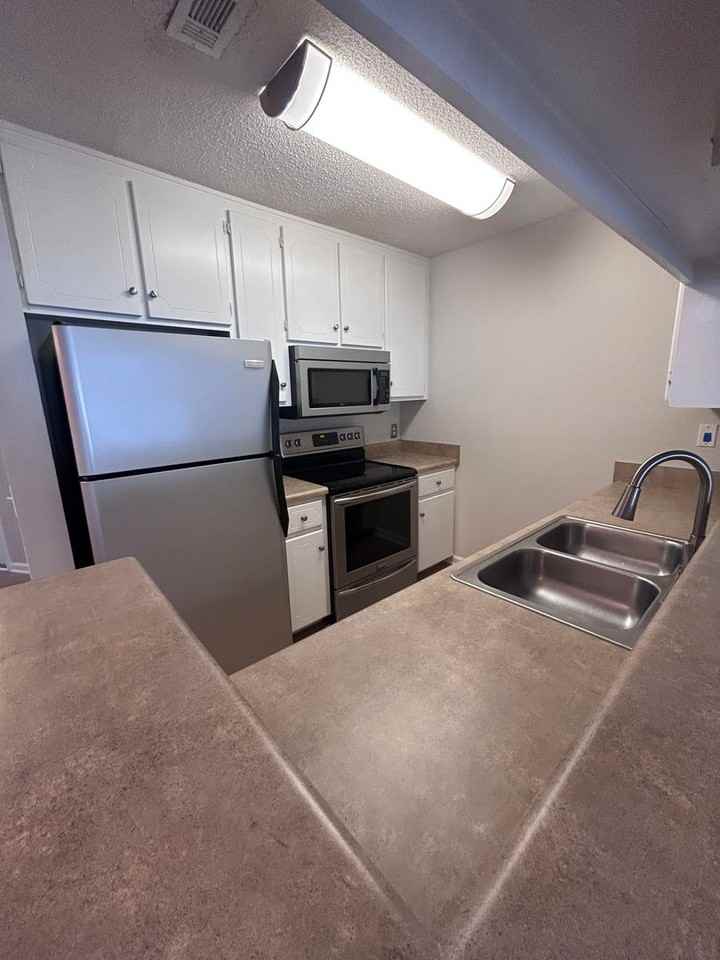164 164 N Springview Dr - Photo 4 of 18