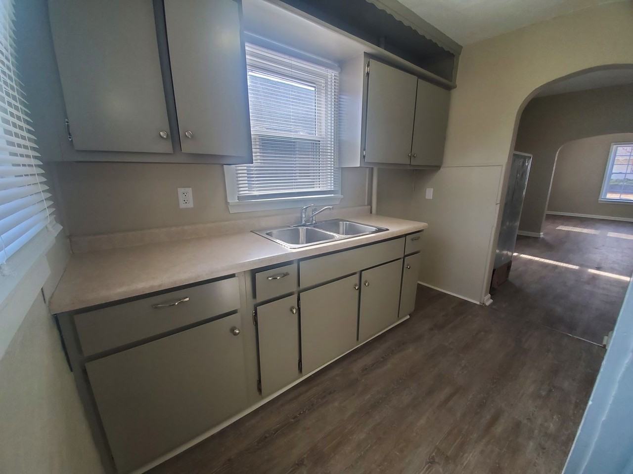 3211 E 8th St - Photo 5 of 19