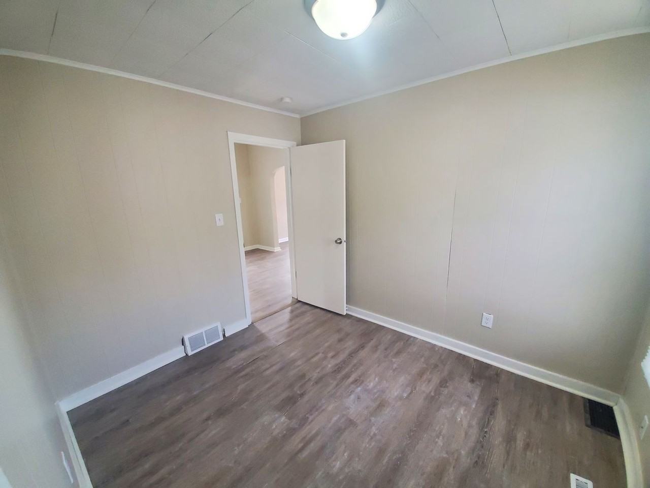 3211 E 8th St - Photo 6 of 19