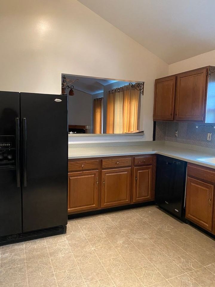 135 Primrose Ln - Photo 6 of 12