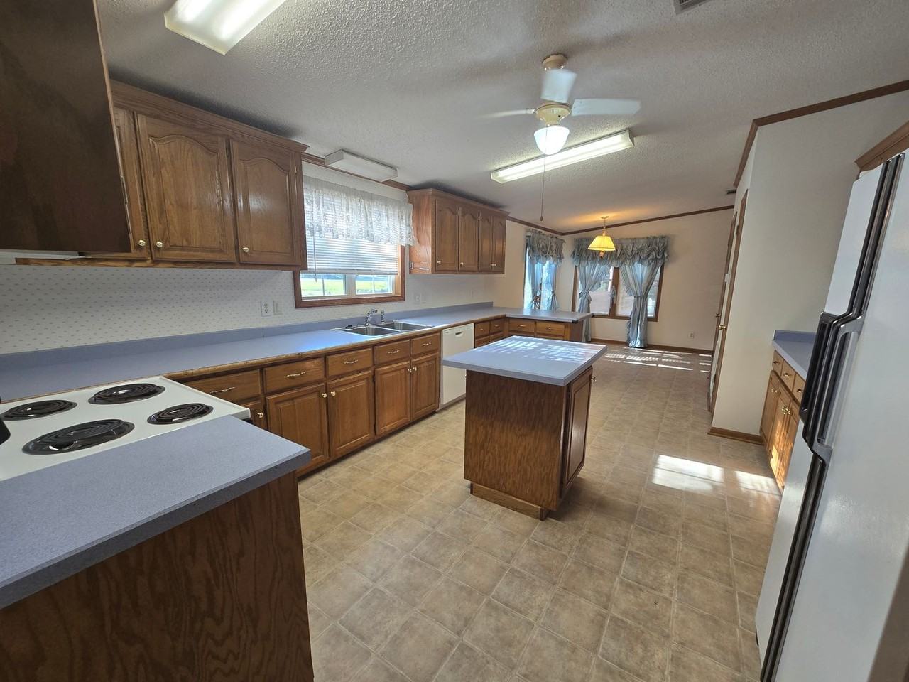 140 Elsie Lamm Rd - Photo 4 of 14