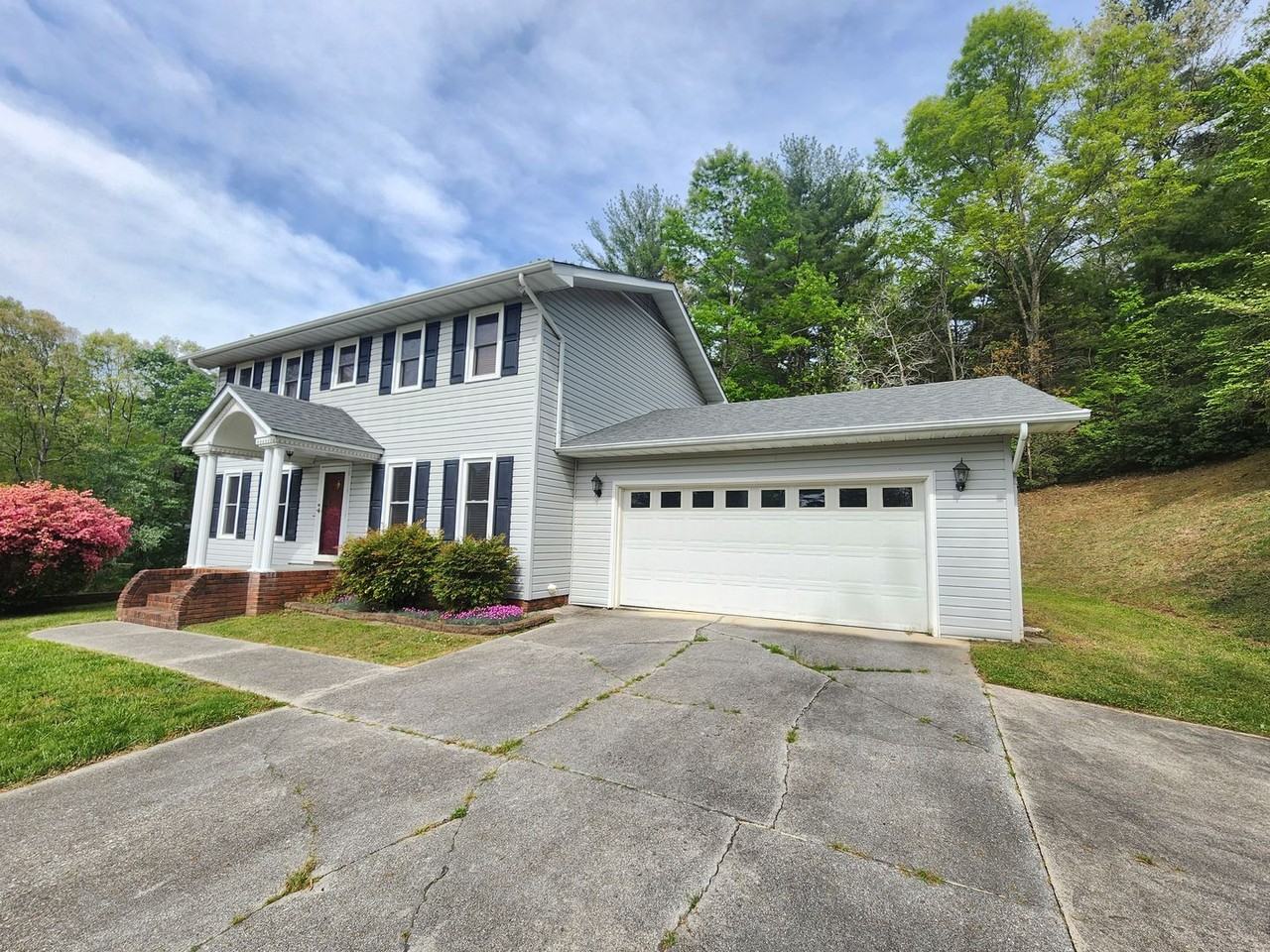 590 Deep Woods Dr - Photo 3 of 25