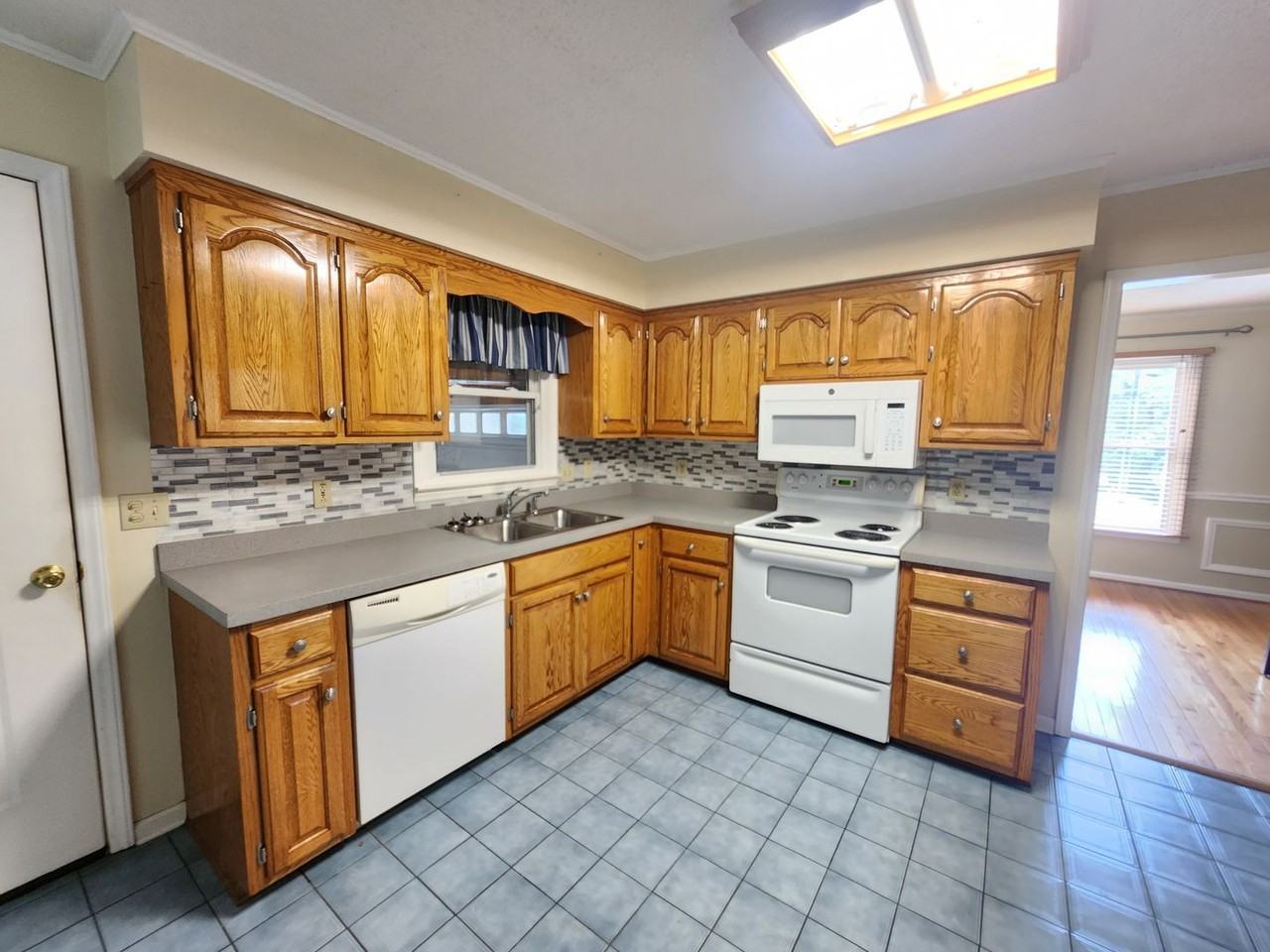 590 Deep Woods Dr - Photo 7 of 25
