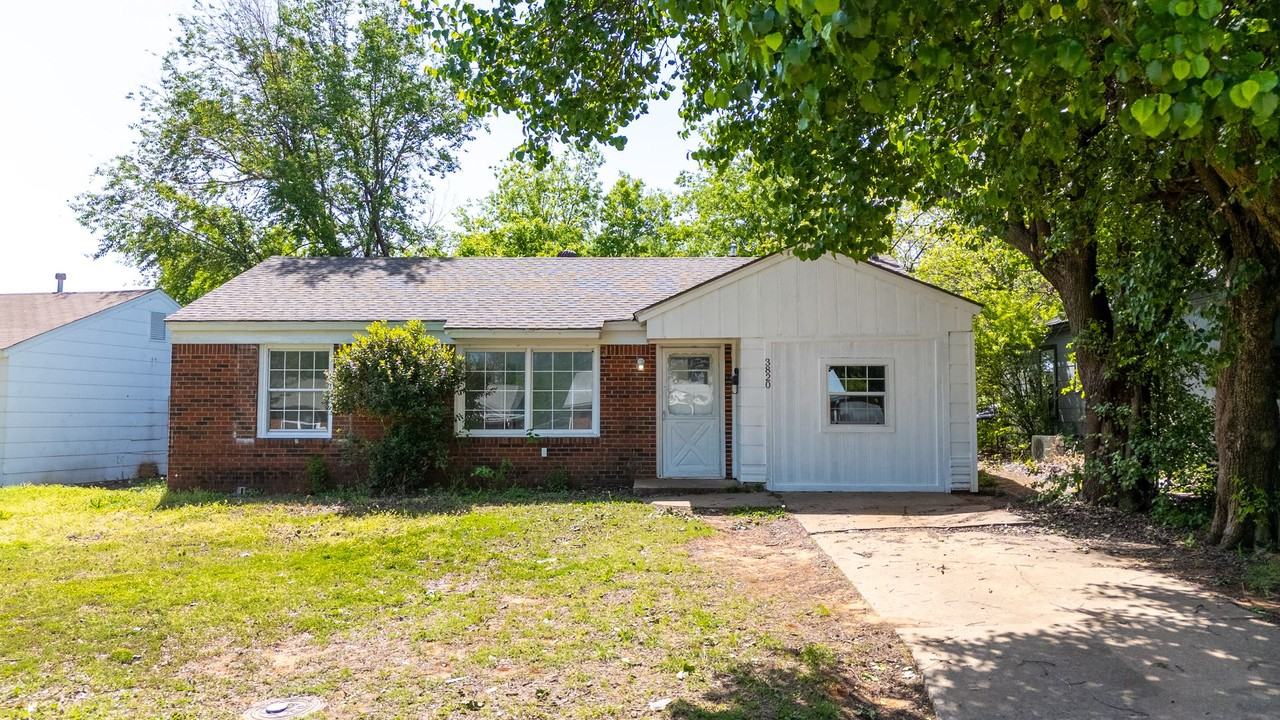 3820 Se 23rd St - Photo 2 of 21