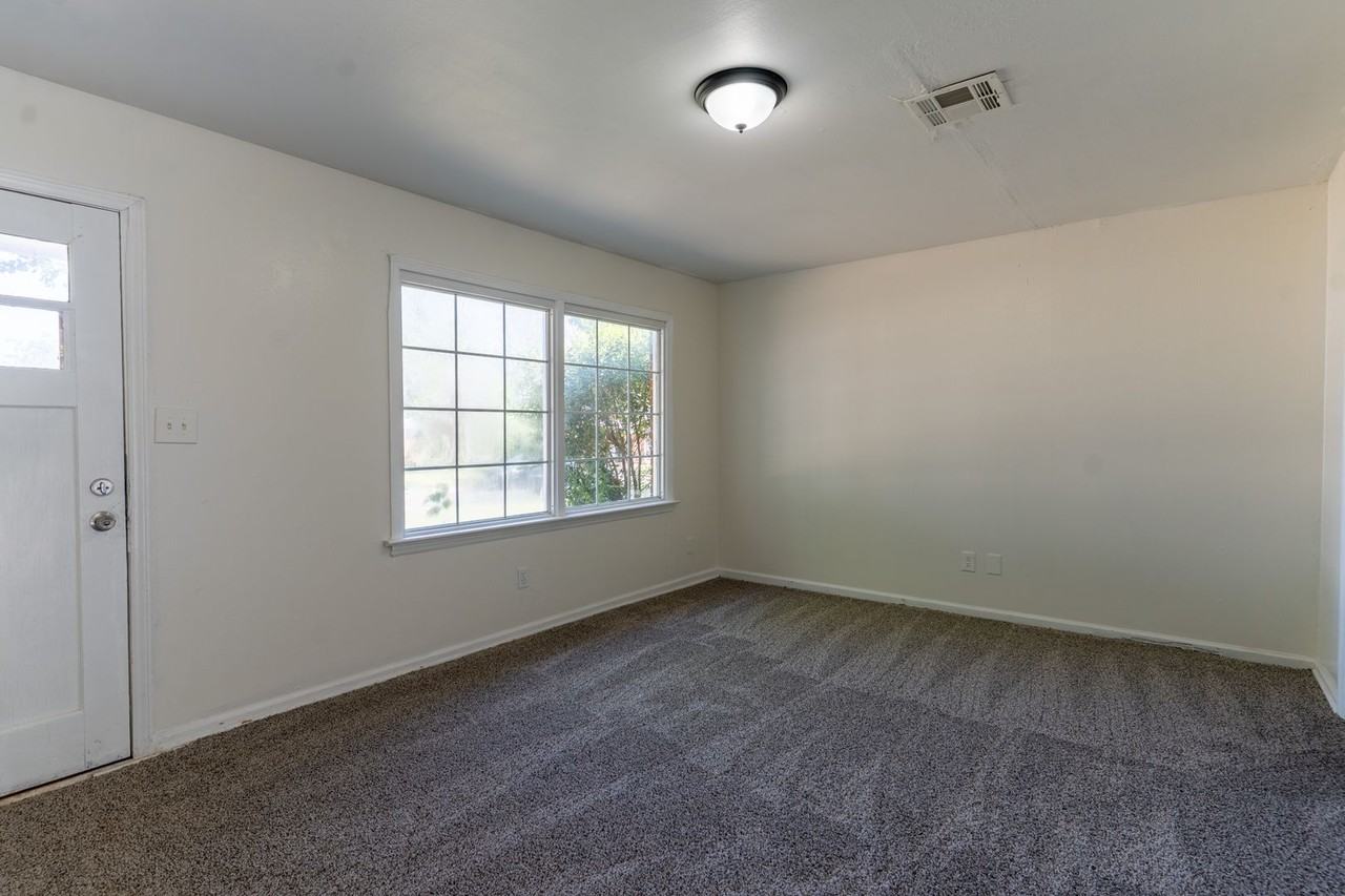 3820 Se 23rd St - Photo 5 of 21