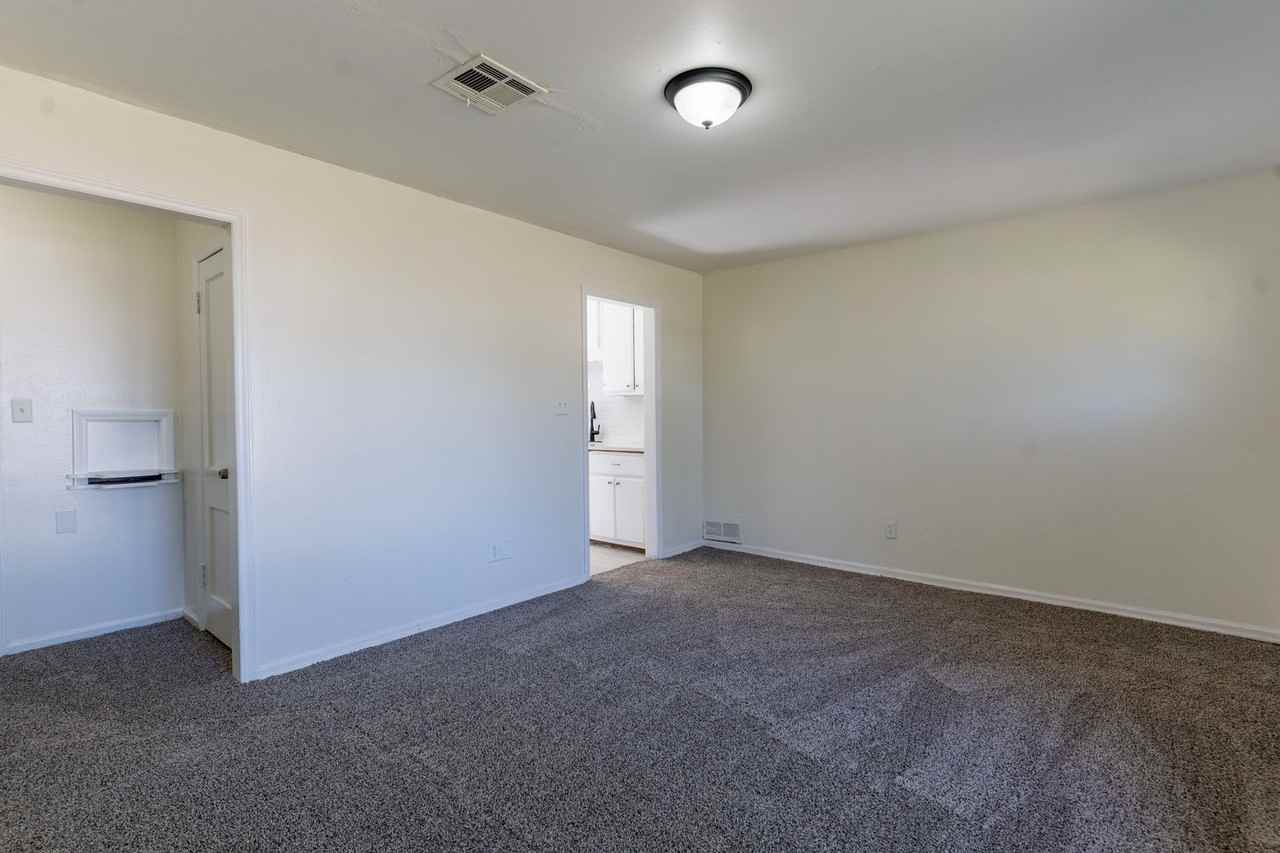 3820 Se 23rd St - Photo 7 of 21