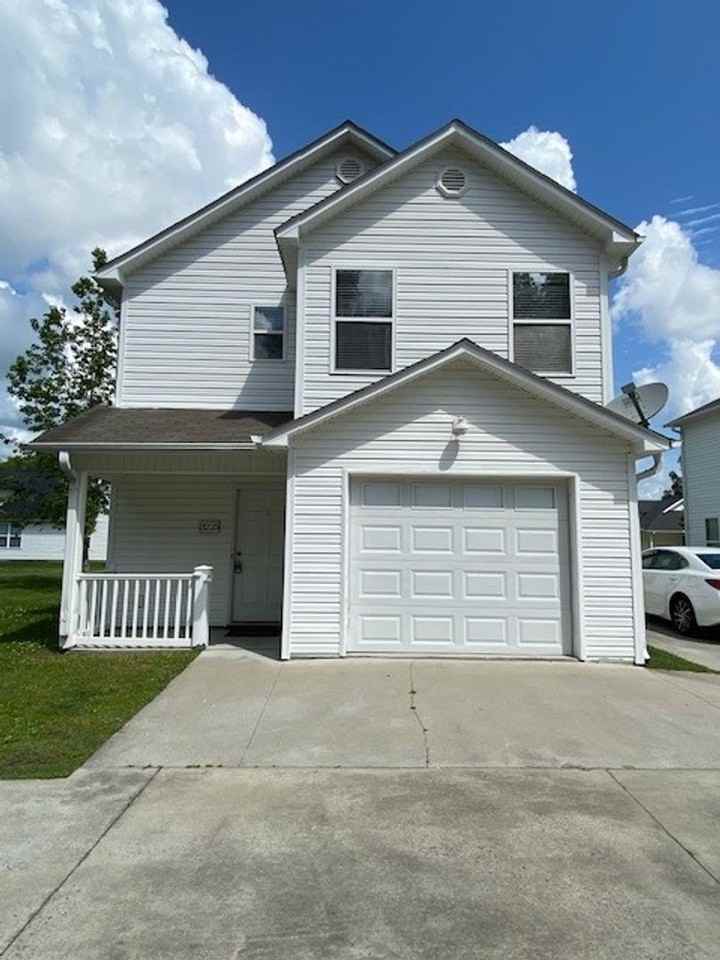 3225 Belmont Cir - Photo 2 of 24