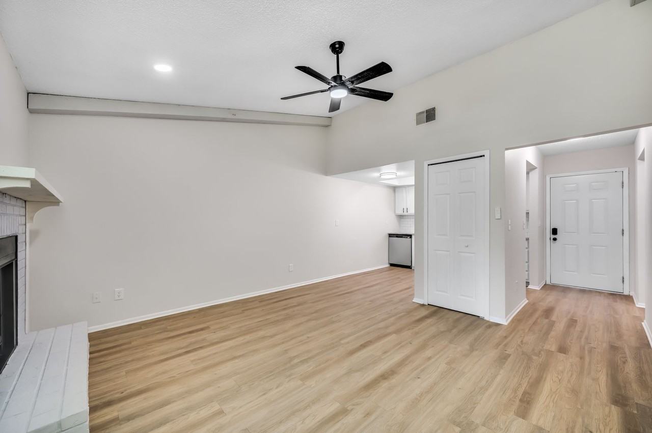 13060 Leverington St - Photo 6 of 26