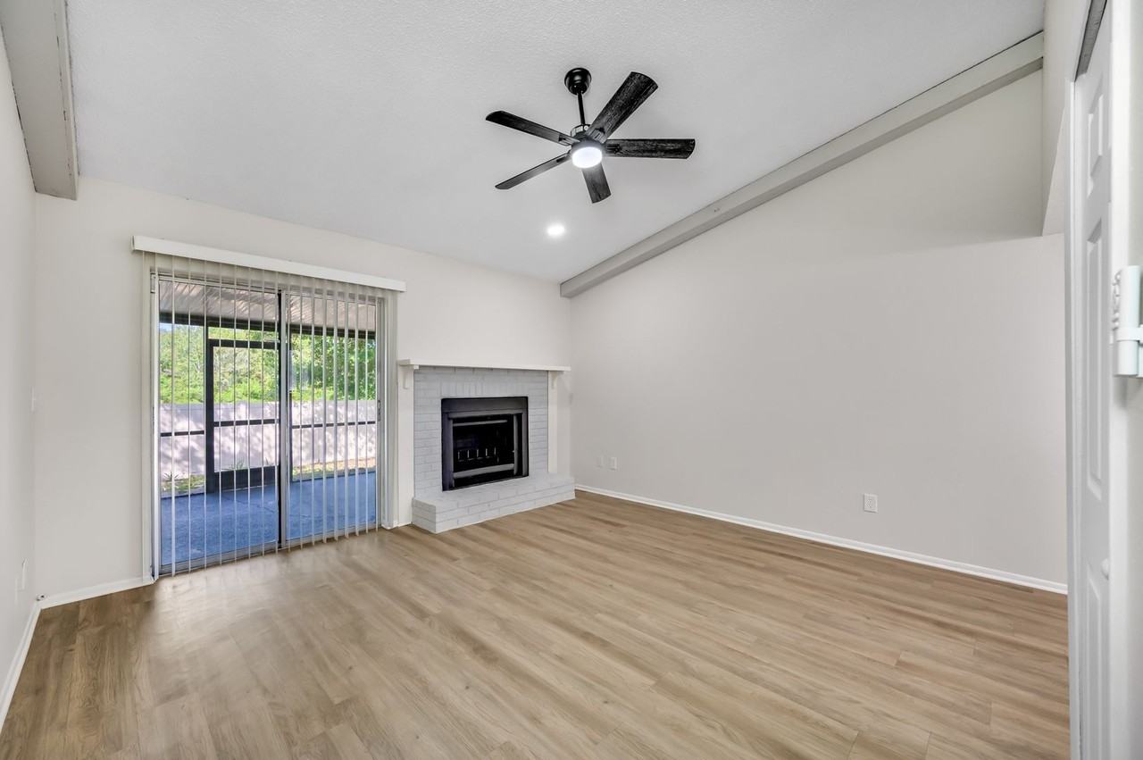 13060 Leverington St - Photo 7 of 26