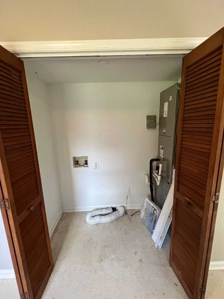 112 Colonial Cir - Photo 4 of 12