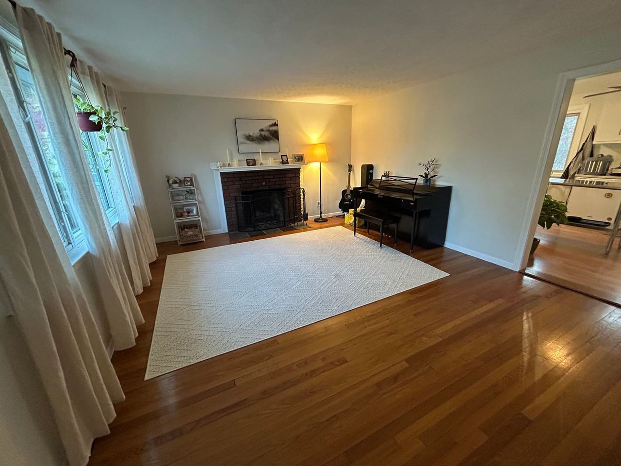 54 Harrington Rd - Photo 4 of 19