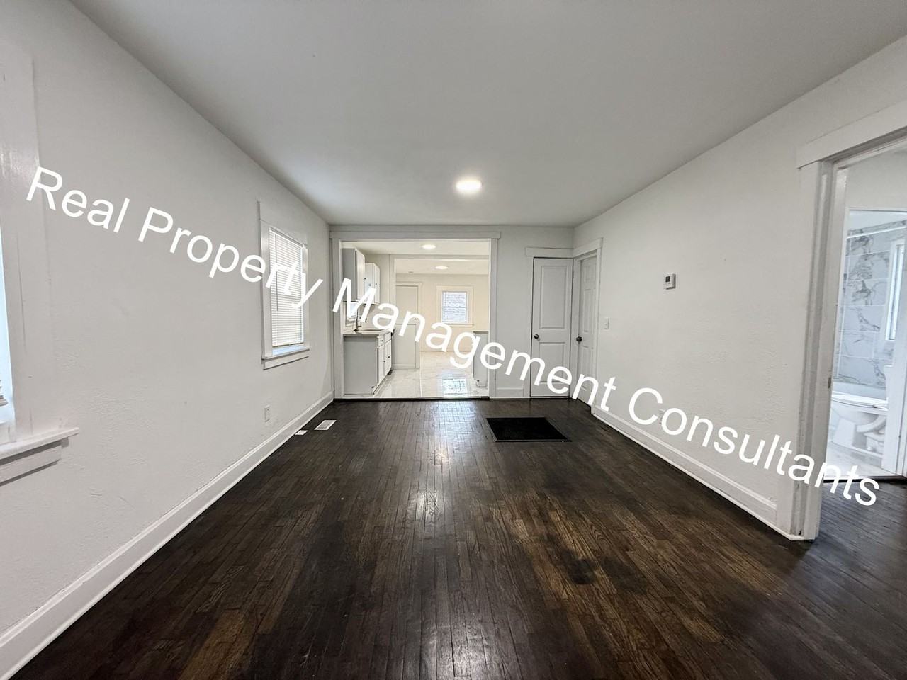 2909 E 77th Ter - Photo 3 of 30