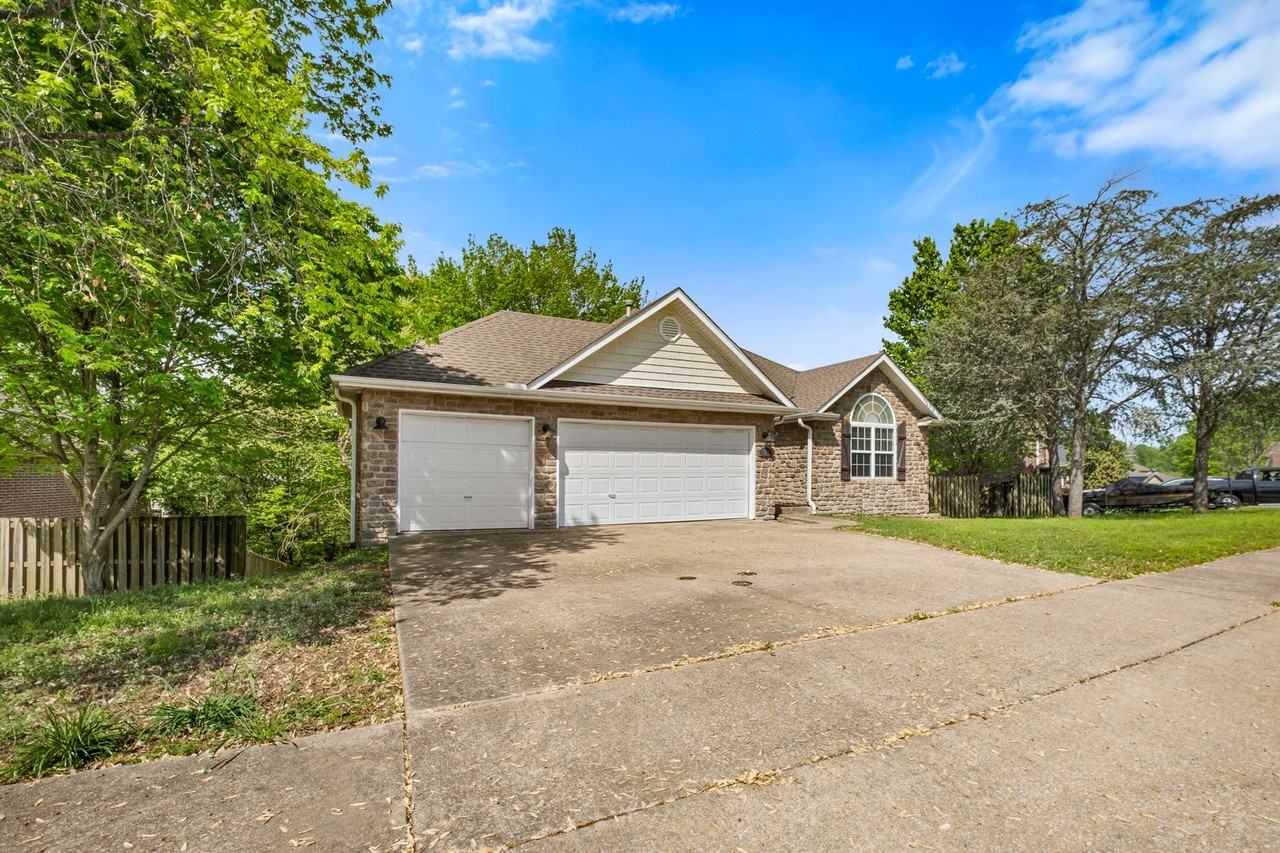 1899 N Batsford Dr - Photo 3 of 29