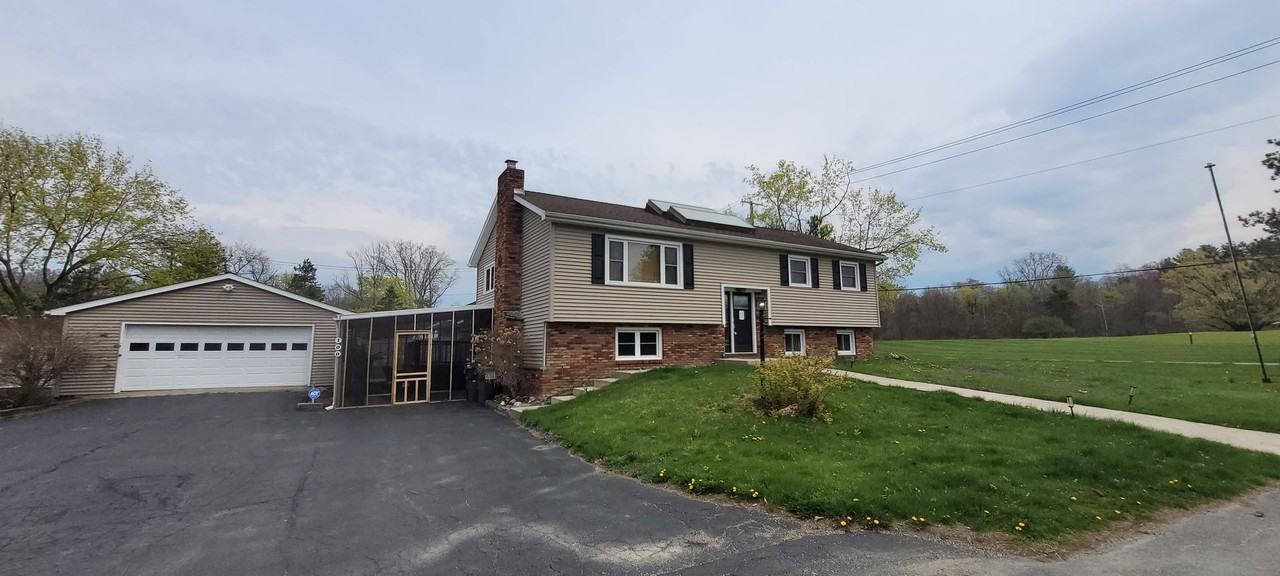 100 Smith St - Photo 3 of 50