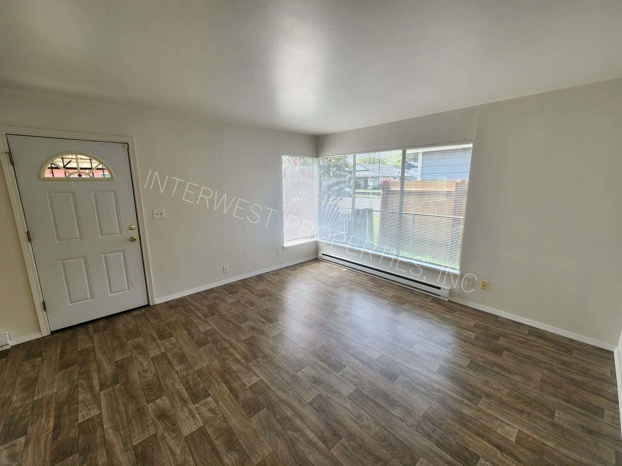6519 Se Center St - Photo 6 of 24