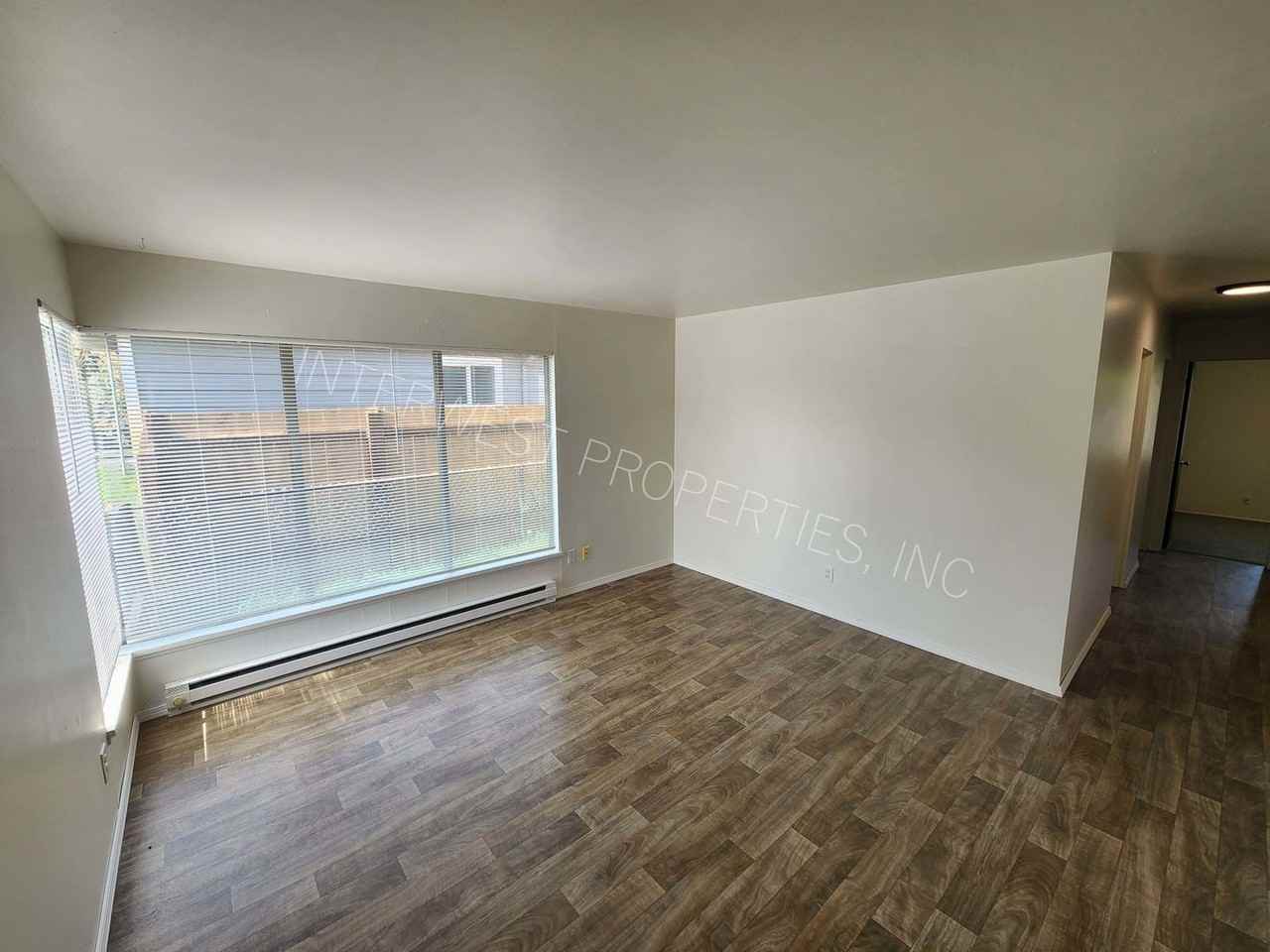 6519 Se Center St - Photo 7 of 24