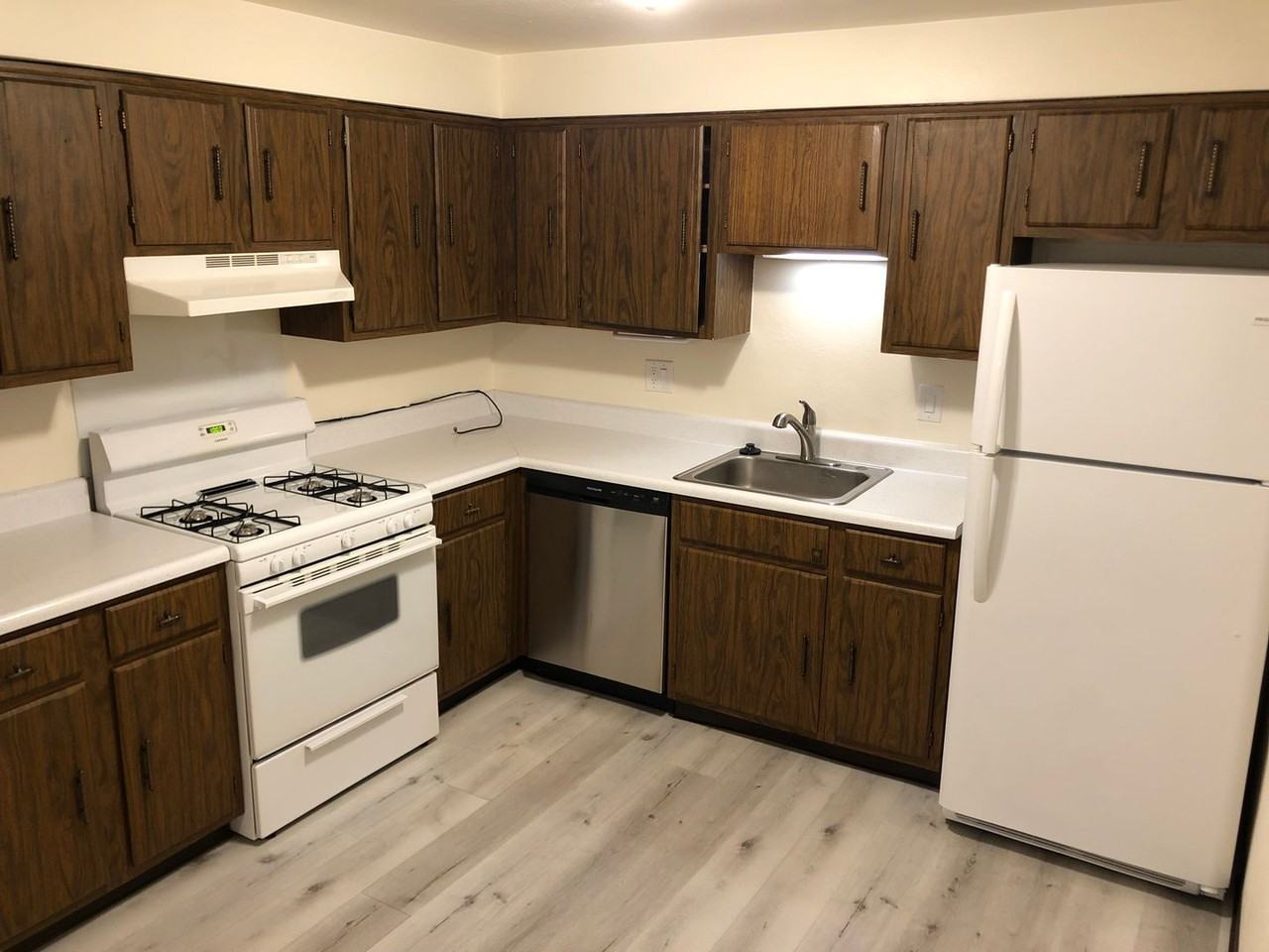 Bradford Court Apts - Photo 2 of 20