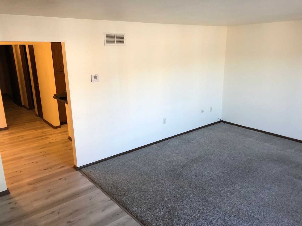 Bradford Court Apts - Photo 3 of 20