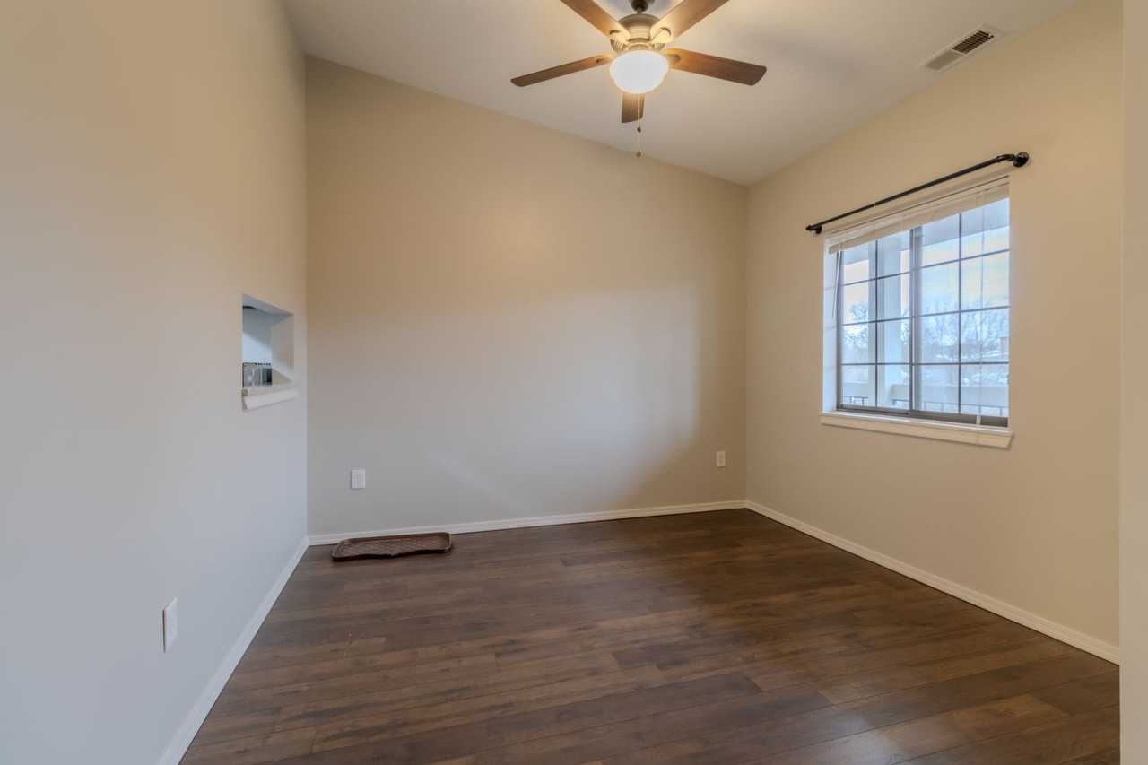 601 Riverine Dr - Photo 4 of 22