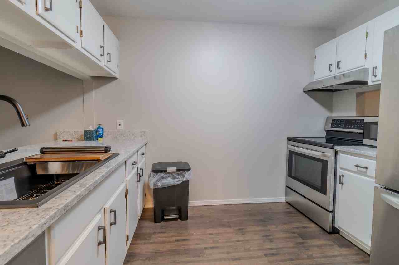 601 Riverine Dr - Photo 5 of 22