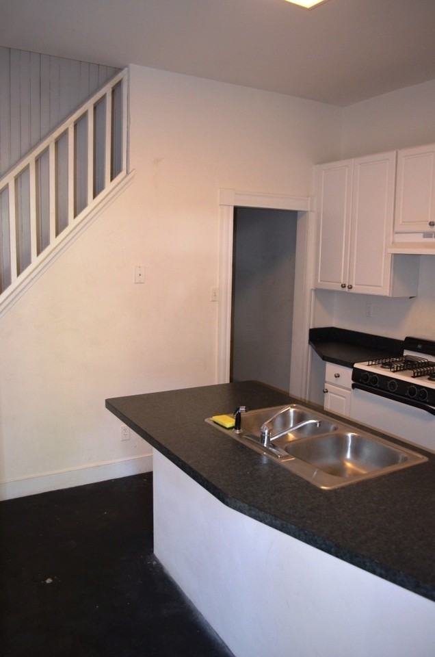 218 W Main St - Photo 3 of 10