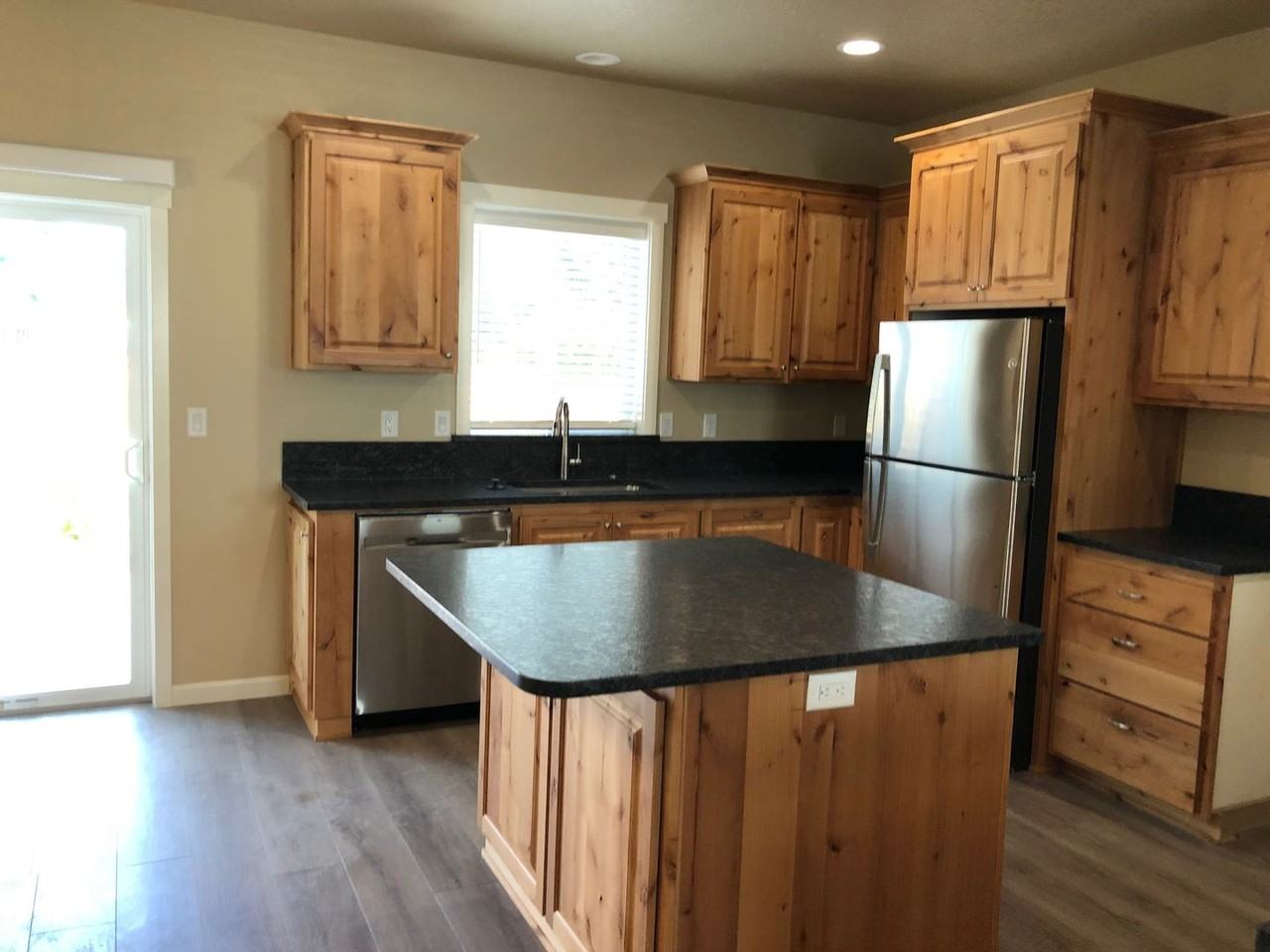 1029 Alexis Ln N - Photo 6 of 9
