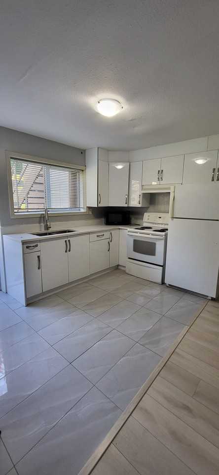 12210 102A Avenue - Photo 6 of 10