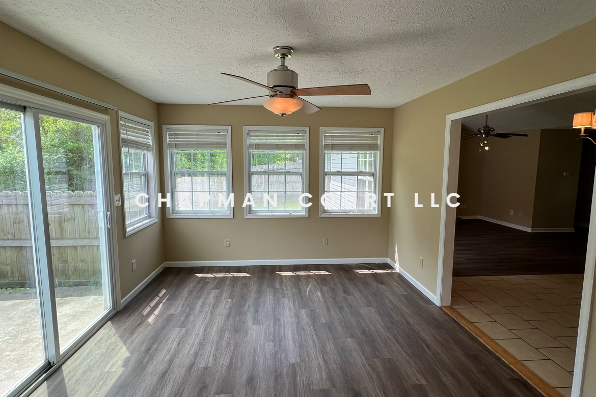 426 Hampton Green Dr #NA - Photo 5 of 14