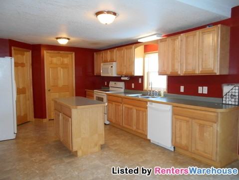 731 Wilkinson St - Photo 2 of 15